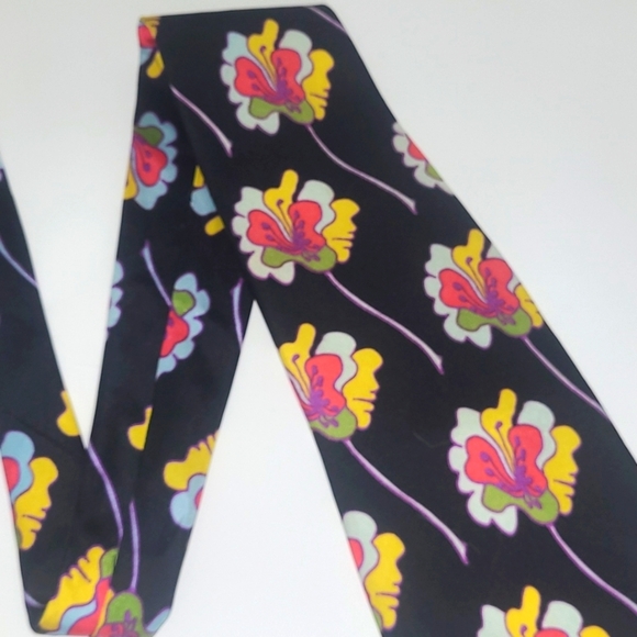 Peter Max Silk Tie Signed Pop Art Black w Hibiscus Floral Print Blue Pink Yellow - Picture 4 of 11